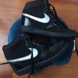 Nike Force fits a size 8